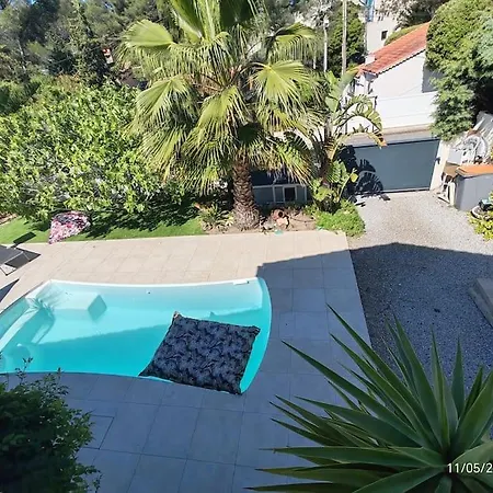 Hébergement de vacances Au Calme Avec Piscine, 600 M De La